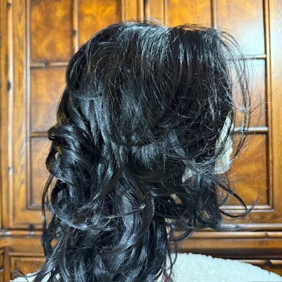 Nix & Nox Swiss Lace Futura 25" FLW-Venus Color 1B Wavy No Glue! Synthetic Wig - Picture 8 of 16